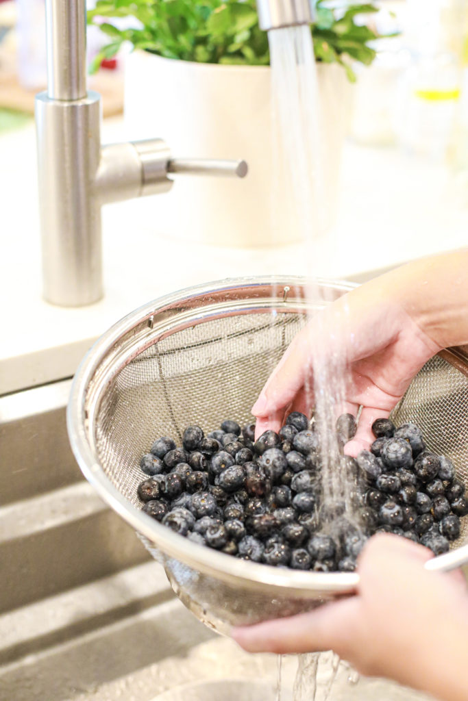 Washing blueberries