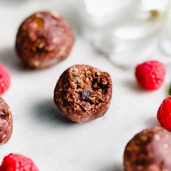 Raspberry-Cacao Energy Balls