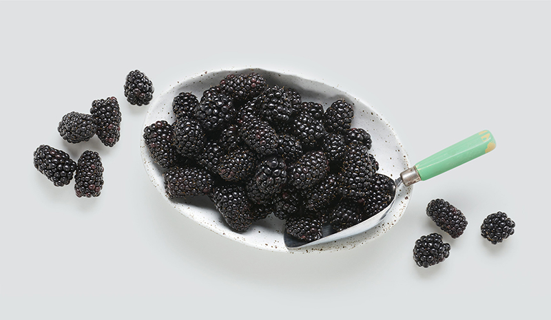 blackberries in a bowl