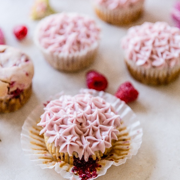 Gluten Free Blackberry and Lemon Cream Cheese Cupcakes