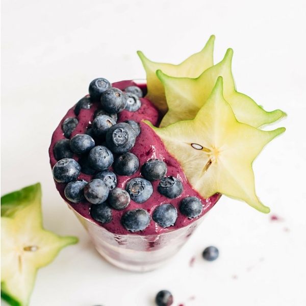 Energy-Filled Blueberry and Starfruit Smoothie