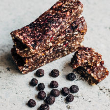 Homemade Blueberry Bars Inspired by Larabar