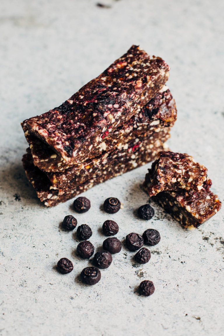 Homemade Blueberry Bars Inspired by Larabar