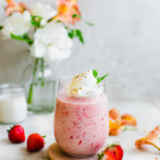 Strawberry Superfood Breakfast Smoothie
