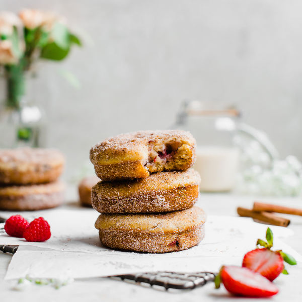 incompleto Peticionario reflejar Apple Cider and Raspberry-Strawberry Donuts - California Giant Berry Farms