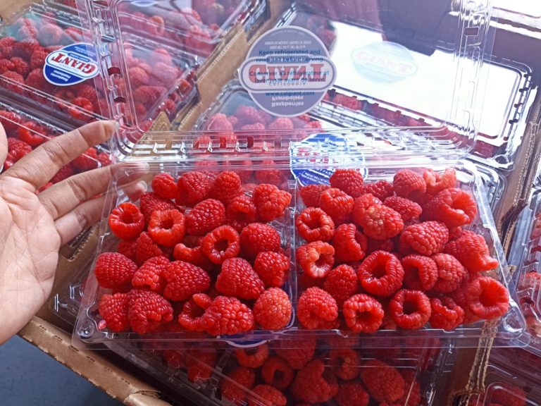 12 oz. California Giant Raspberries
