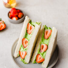 Strawberry Matcha-Cream Sweet Bread