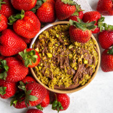 Dubai Chocolate Dip with Strawberries